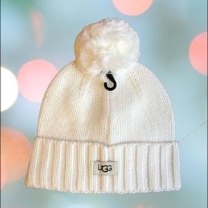 UGG ​Pom-Pom Ivory Knit Beanie Stylish Hat Topped by a Yarn Pom-Pom O/S NEW tag